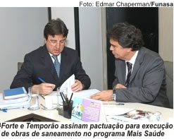 foto com presidente da Funasa e Ministro da Saúde assinando pacto.